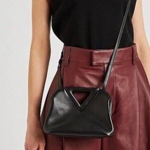 Bottega Veneta point v